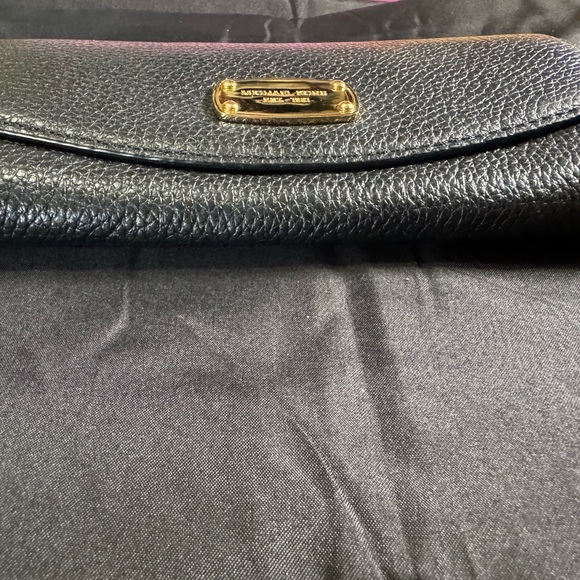 Michael Kors women’s wallet - Picture 2 of 3